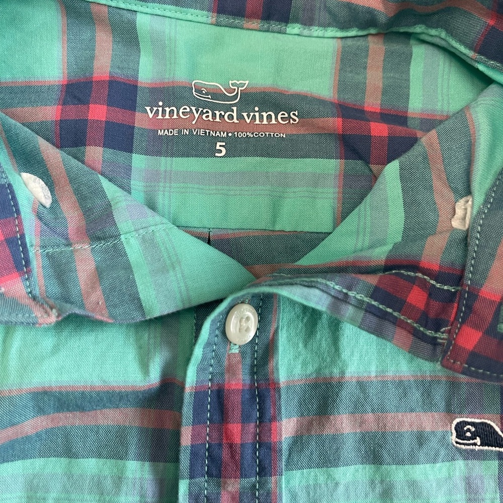 Vineyard Vines button down size 5